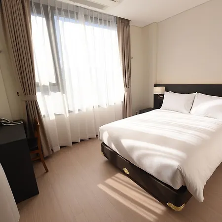 Geoje Artnouveau Suite Hotel Exterior photo
